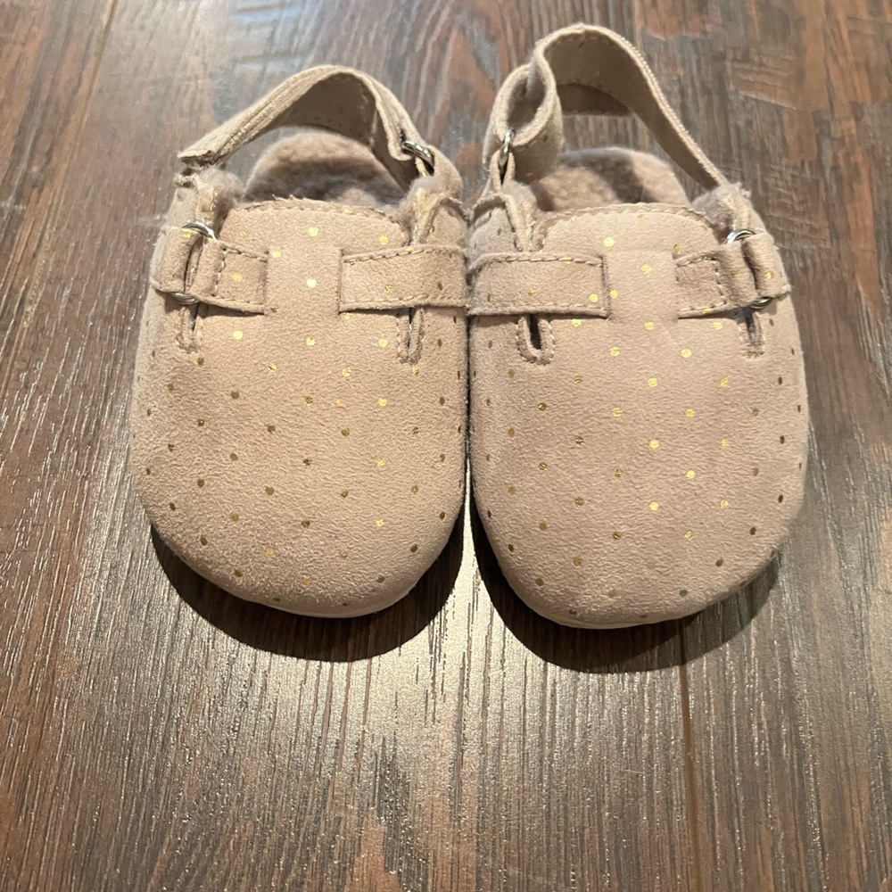 By GAP size 6-12 month Stylish Tan Baby Moccasins